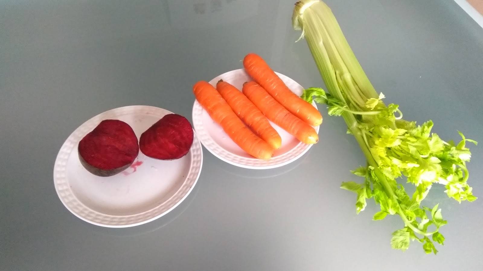 Сельдерей морковь свекла. Диета на морковке. Диета на морковке и свекле. Морковь в диетическом питании. Сырая морковь для похудения.