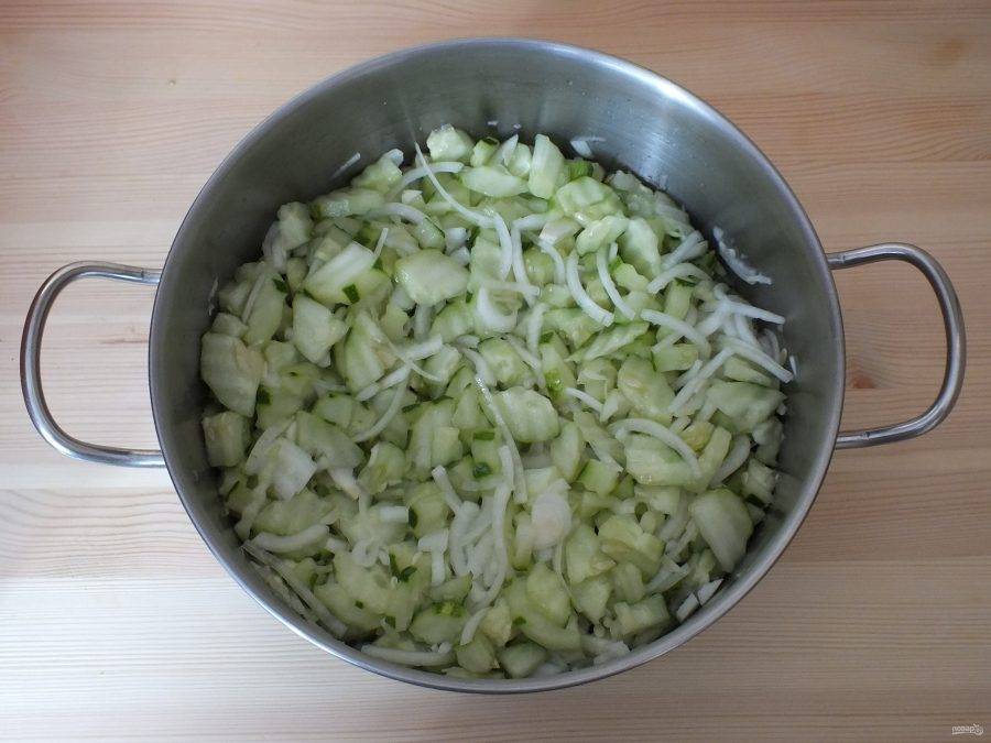 Салат из переросших огурцов на зиму рецепт с фото пошагово - 1000.menu