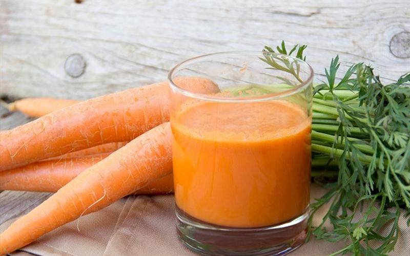 Морковный сок от запора. Морковный сок натуральный. Окрашивание морковным соком. Морковный сок производители. Ем морковь на ночь